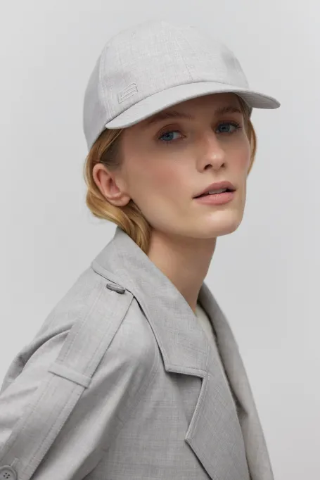 Șapcă gri cu cozoroc