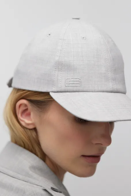 Șapcă gri cu cozoroc