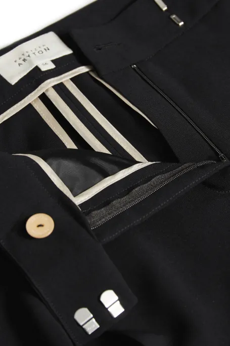 Pantaloni largi negri cu manșete