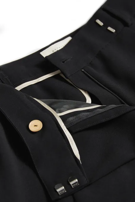 Pantaloni negri tip culottes