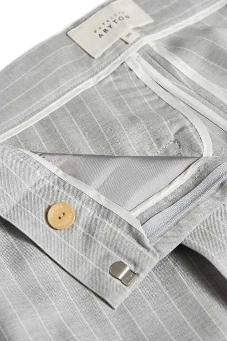 Pantaloni de lână cu croială largă