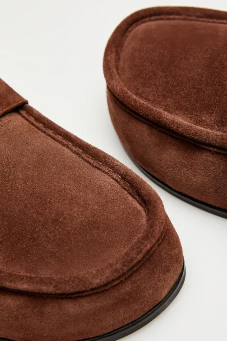 Șlapi maro slip-on din piele de căprioară Șlapi maro slip-on din piele de căprioară