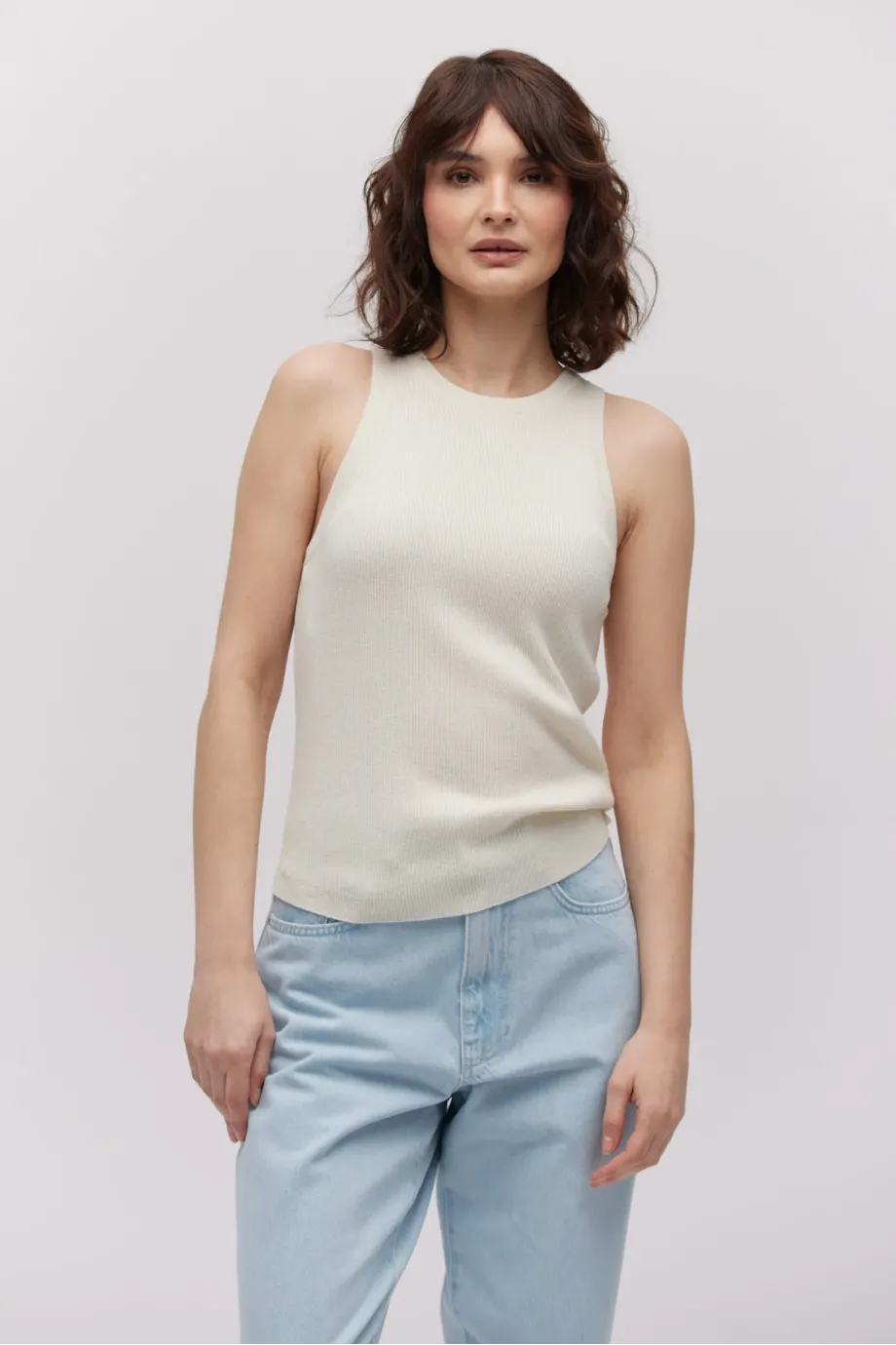 Bluză crem tip halter cu mătase Bluză crem tip halter cu mătase