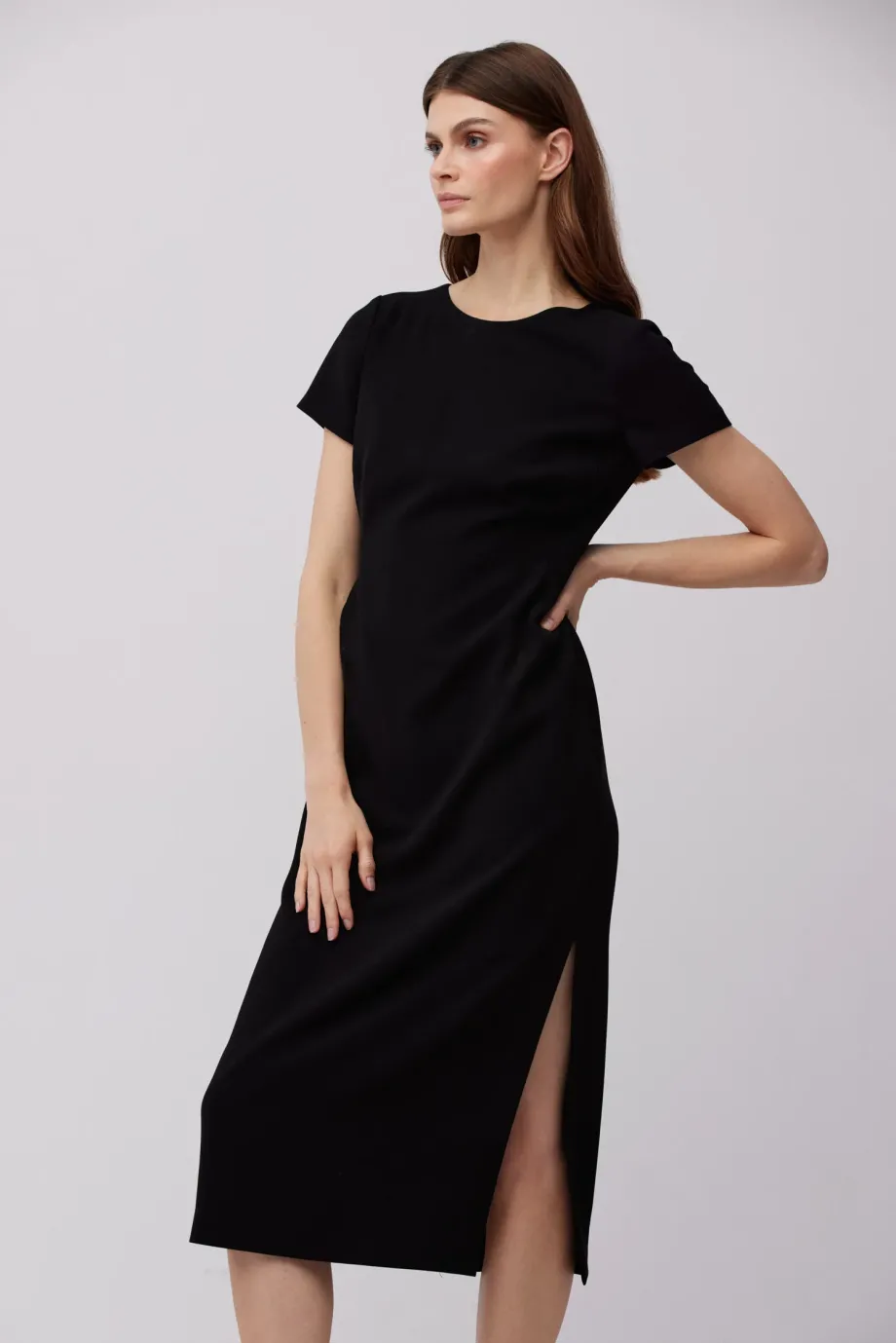 Rochie midi neagră cu mânecă scurtă Rochie midi neagră cu mânecă scurtă