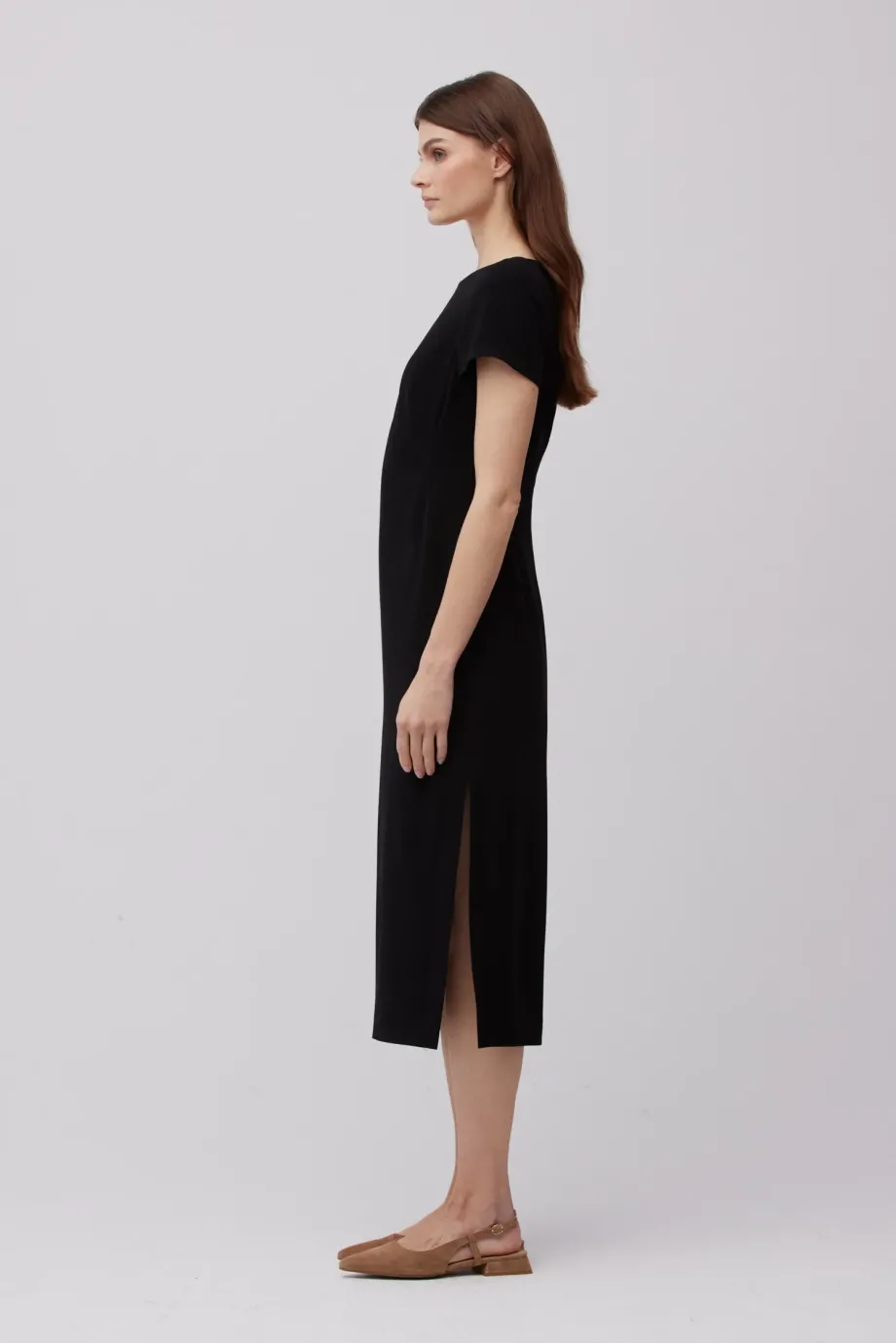 Rochie midi neagră cu mânecă scurtă Rochie midi neagră cu mânecă scurtă