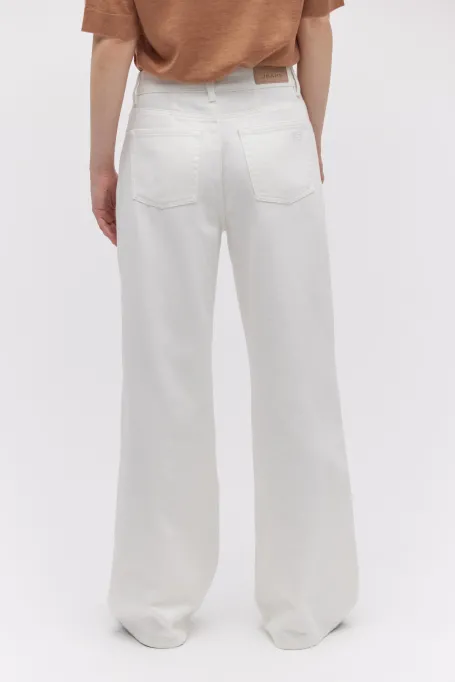 Blugi albi cu picior larg Blugi albi cu picior larg