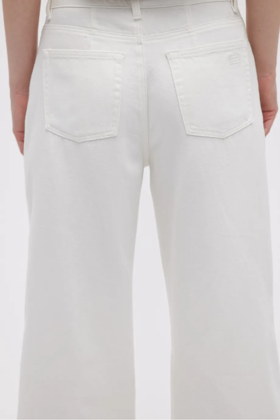 Blugi albi cu picior larg Blugi albi cu picior larg