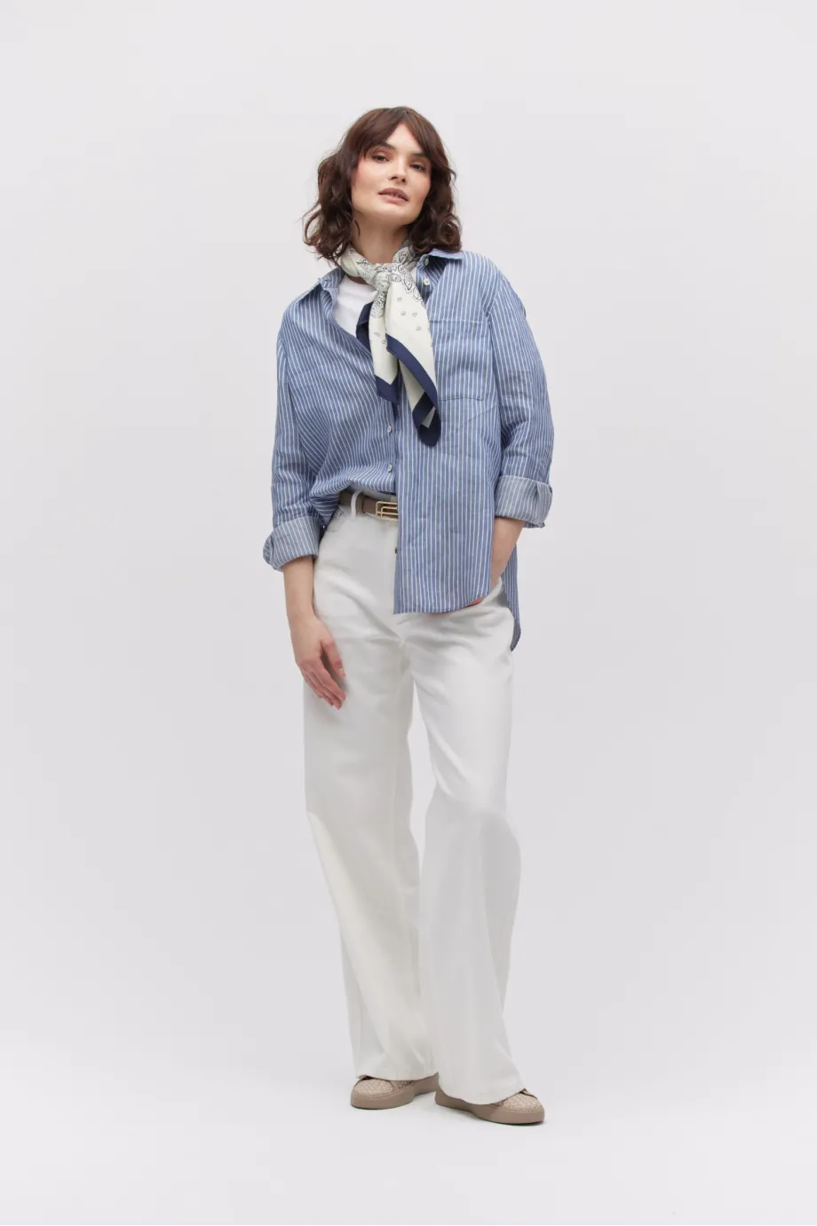 Blugi albi cu picior larg Blugi albi cu picior larg