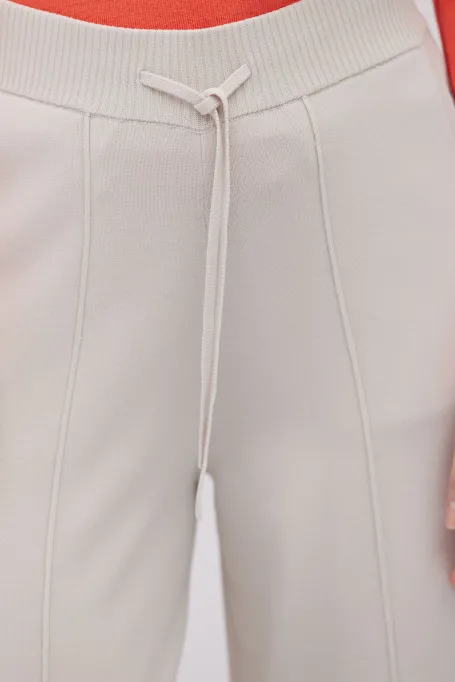 Pantaloni cu picior larg