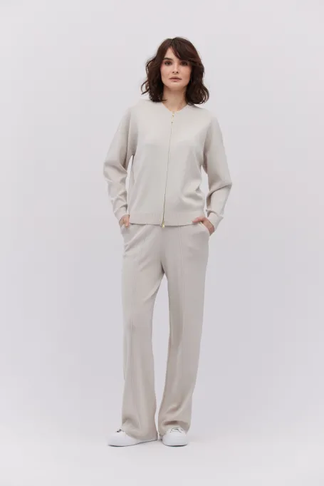 Pantaloni cu picior larg