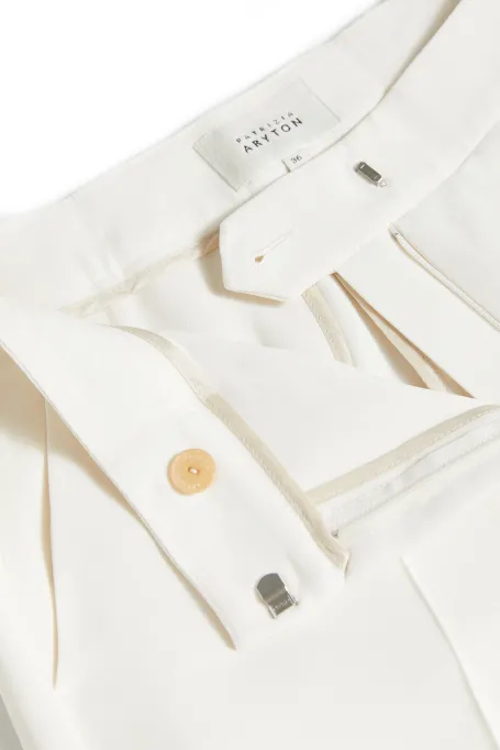 Pantaloni largi eleganti albi Pantaloni largi eleganti albi