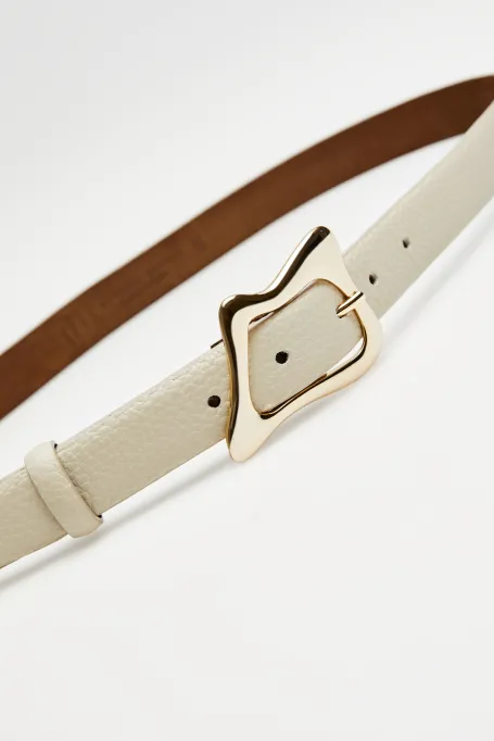 Curea bej din piele cu cataramă decorativă