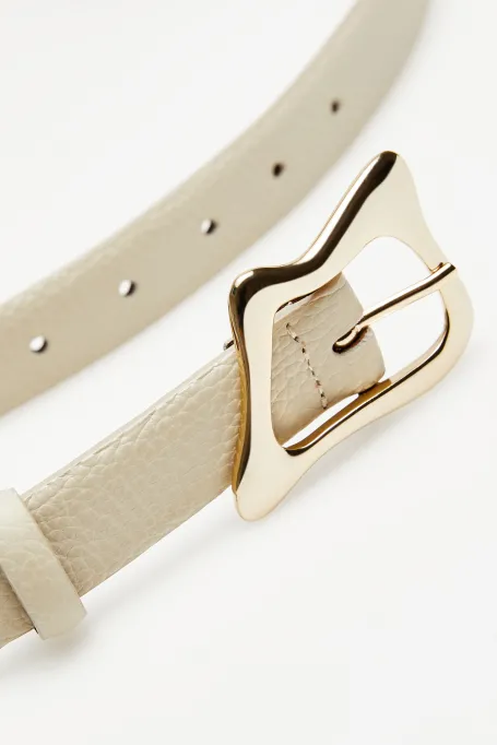 Curea bej din piele cu cataramă decorativă