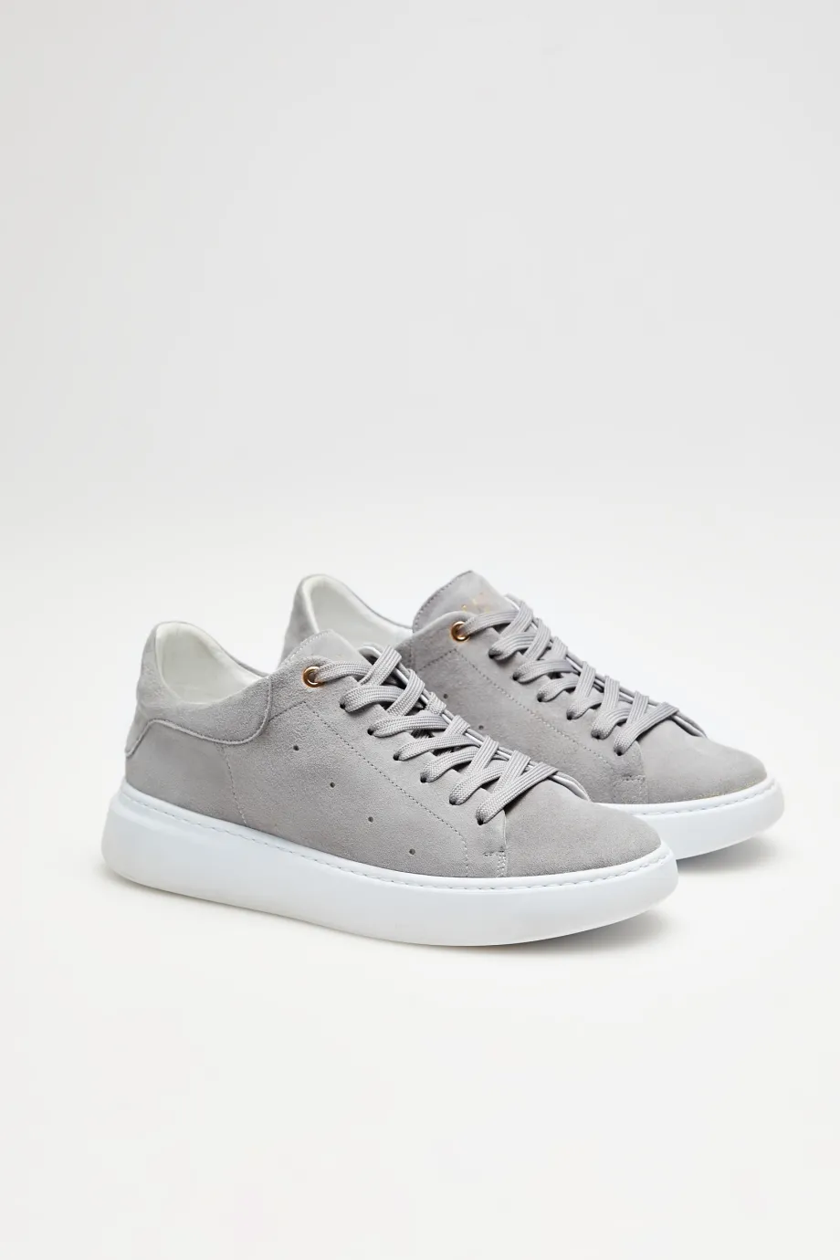 Adidași gri din piele întoarsă Adidași gri din piele întoarsă