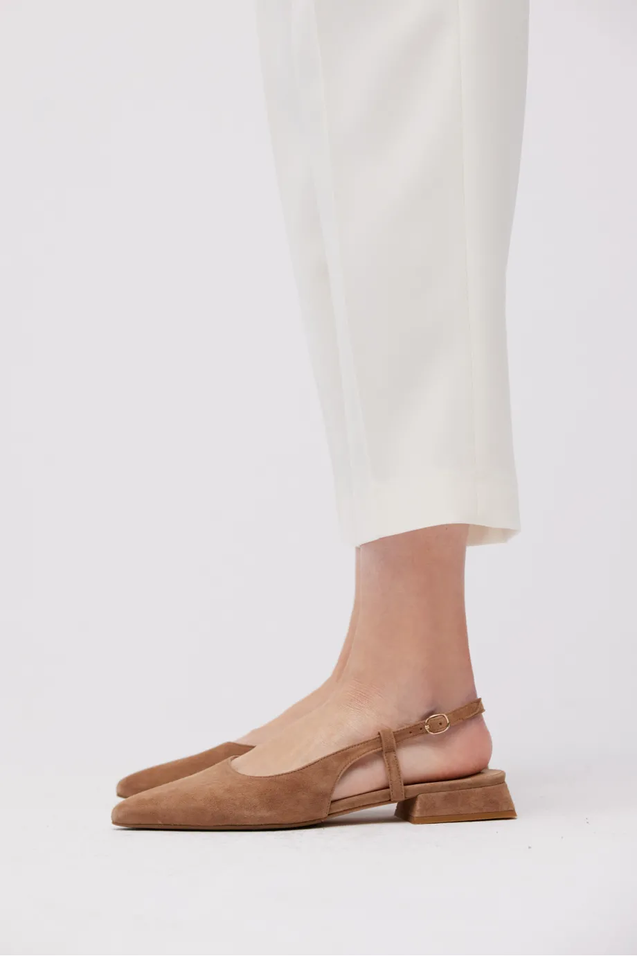 Pantofi bej cu toc deschis Pantofi bej cu toc deschis