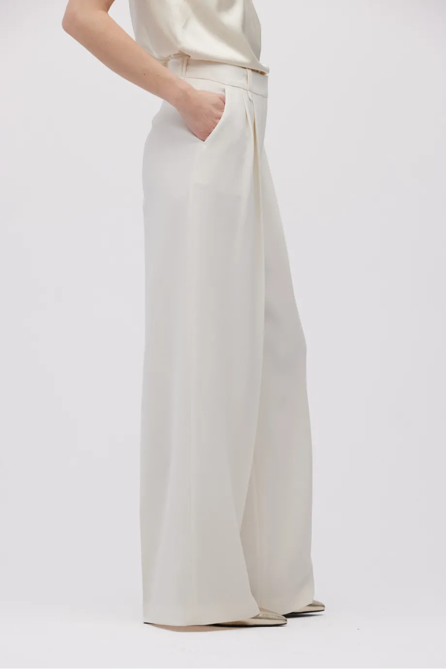 Pantaloni largi eleganti albi Pantaloni largi eleganti albi