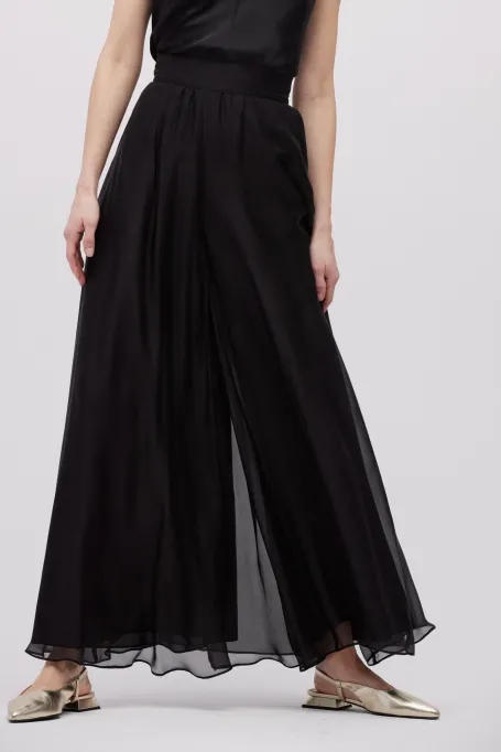 Pantaloni negri din mătase cu picioare largi Pantaloni negri din mătase cu picioare largi