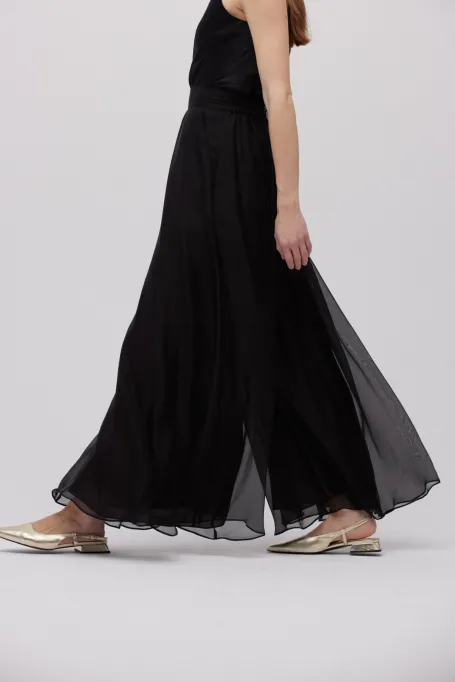 Pantaloni negri din mătase cu picioare largi Pantaloni negri din mătase cu picioare largi