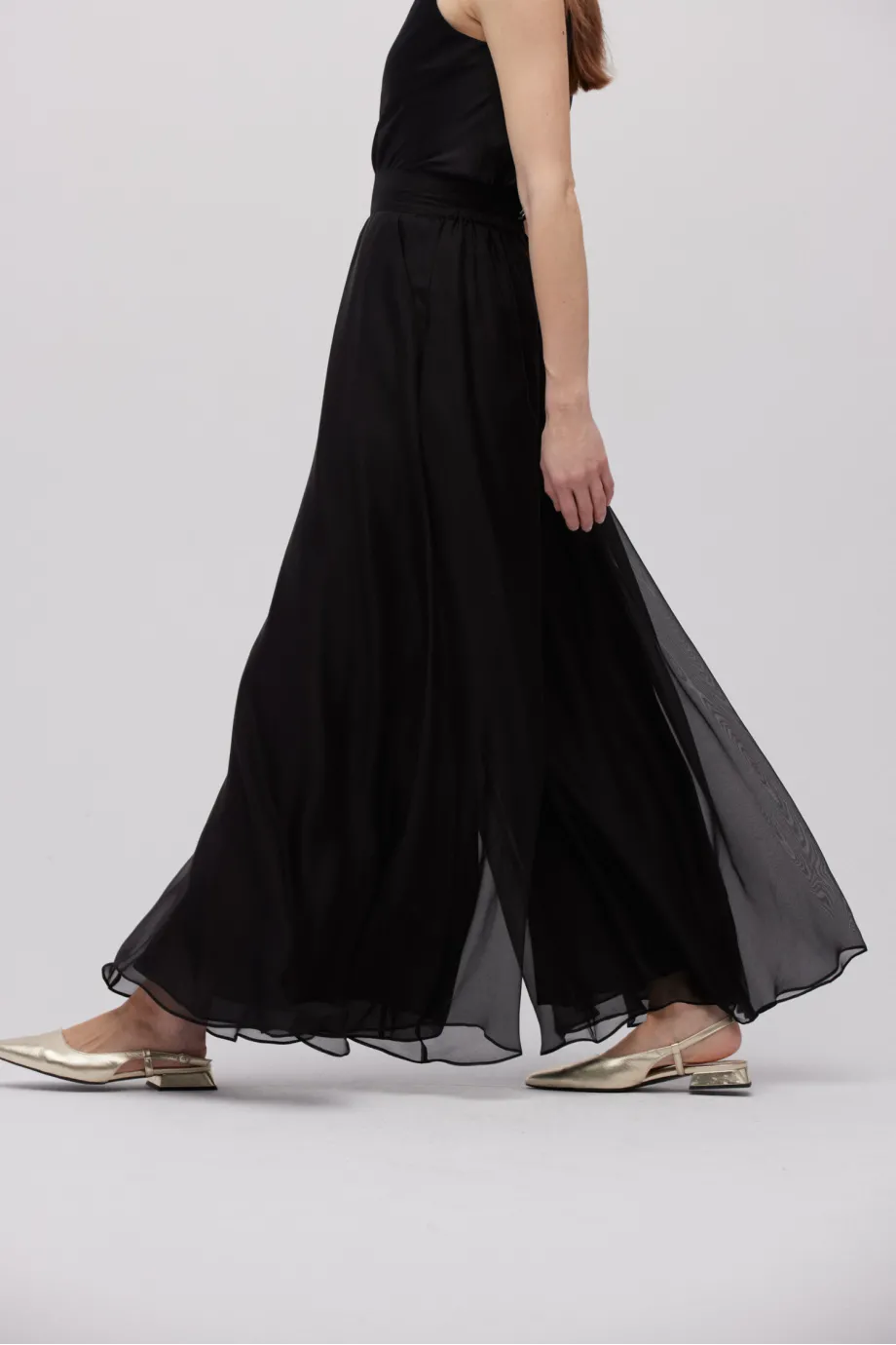 Pantaloni negri din mătase cu picioare largi Pantaloni negri din mătase cu picioare largi
