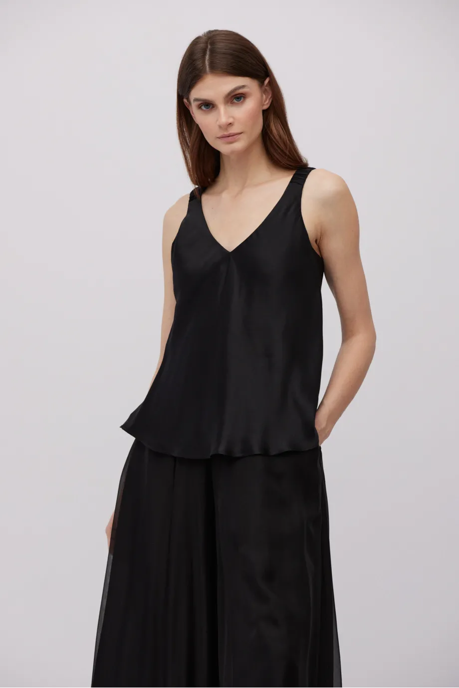 Bluza neagra de matase cu bretele Bluza neagra de matase cu bretele