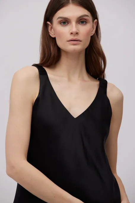 Bluza neagra de matase cu bretele Bluza neagra de matase cu bretele