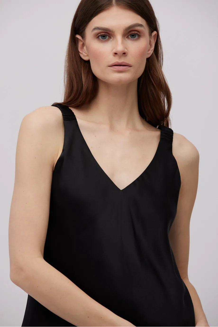 Bluza neagra de matase cu bretele Bluza neagra de matase cu bretele