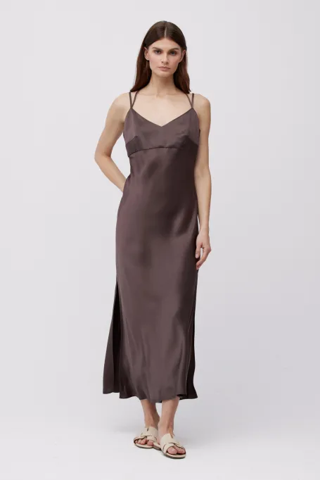 Rochie lunga de ciocolata cu cravata la gat