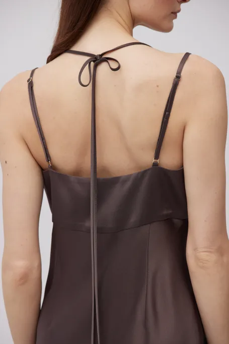 Rochie lunga de ciocolata cu cravata la gat Rochie lunga de ciocolata cu cravata la gat