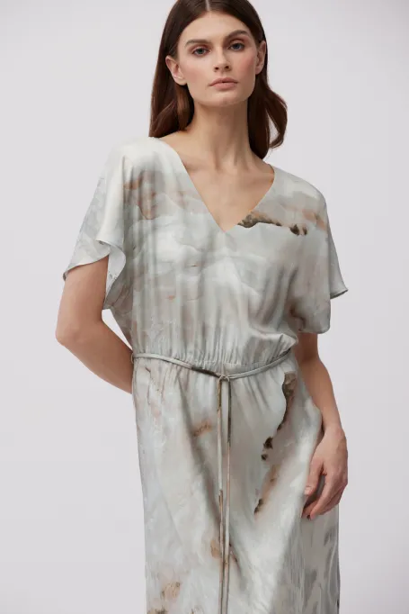 Rochie midi lejeră cu model Rochie midi lejeră cu model