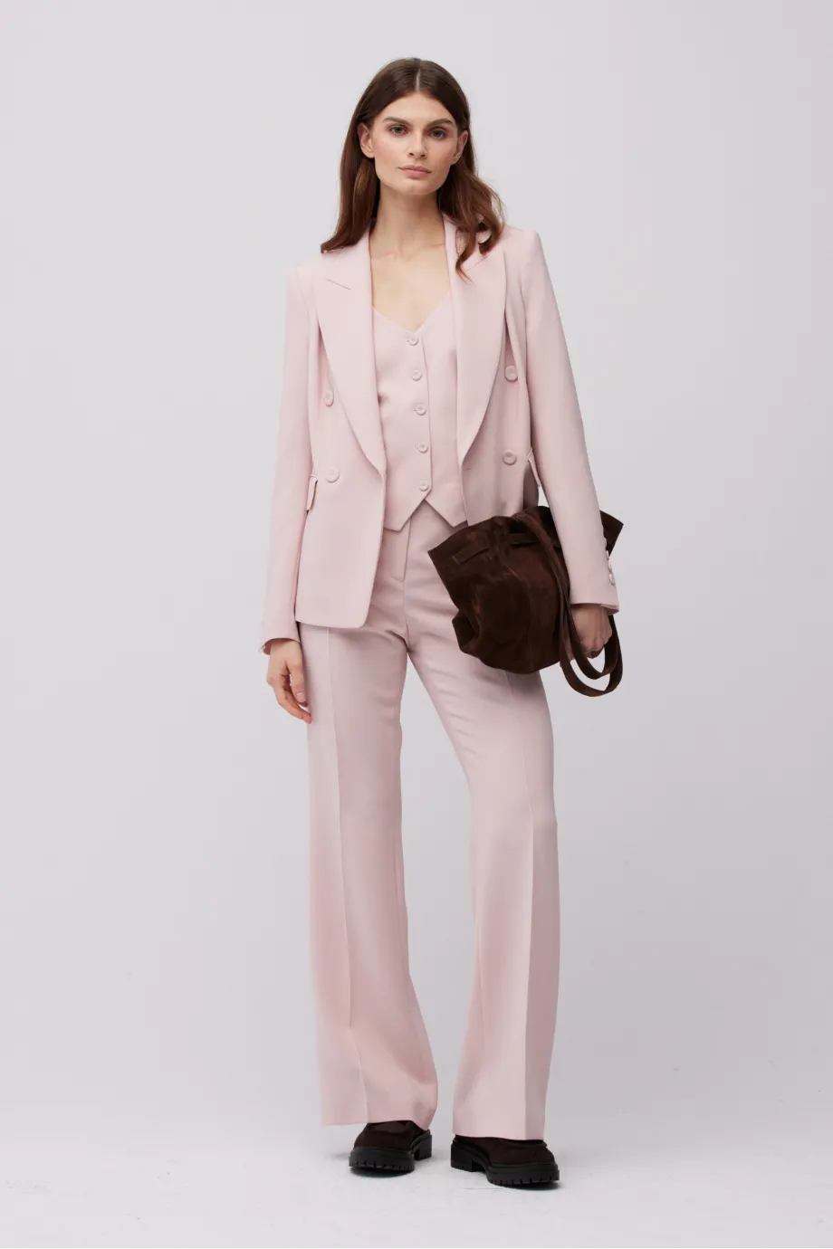 Pantaloni roz pudrat pentru un costum Pantaloni roz pudrat pentru un costum