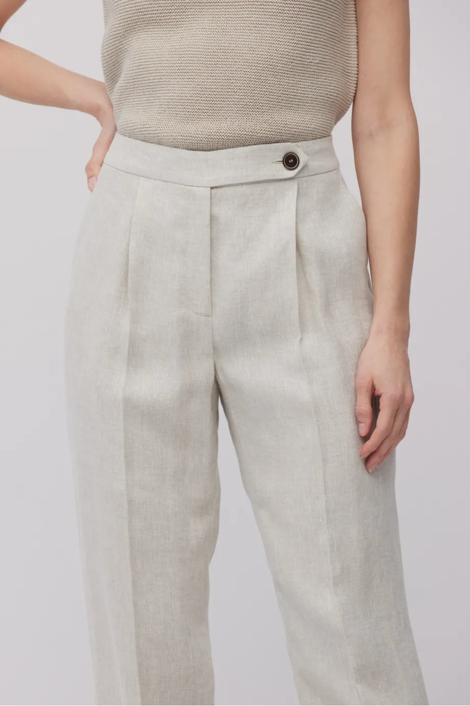 Pantaloni de costum bej din in Pantaloni de costum bej din in