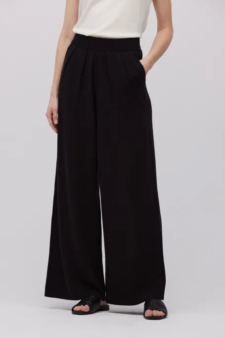 Pantaloni negri largi cu mătase Pantaloni negri largi cu mătase