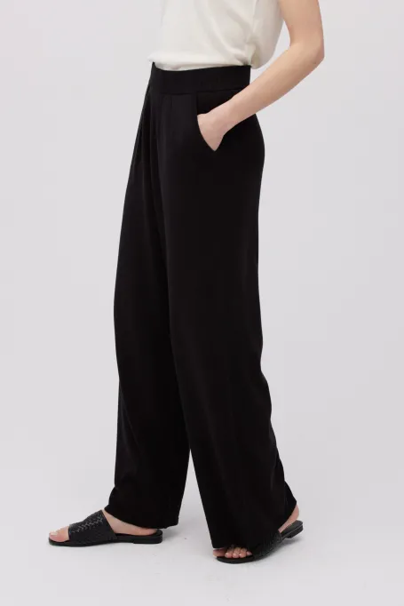 Pantaloni negri largi cu mătase Pantaloni negri largi cu mătase