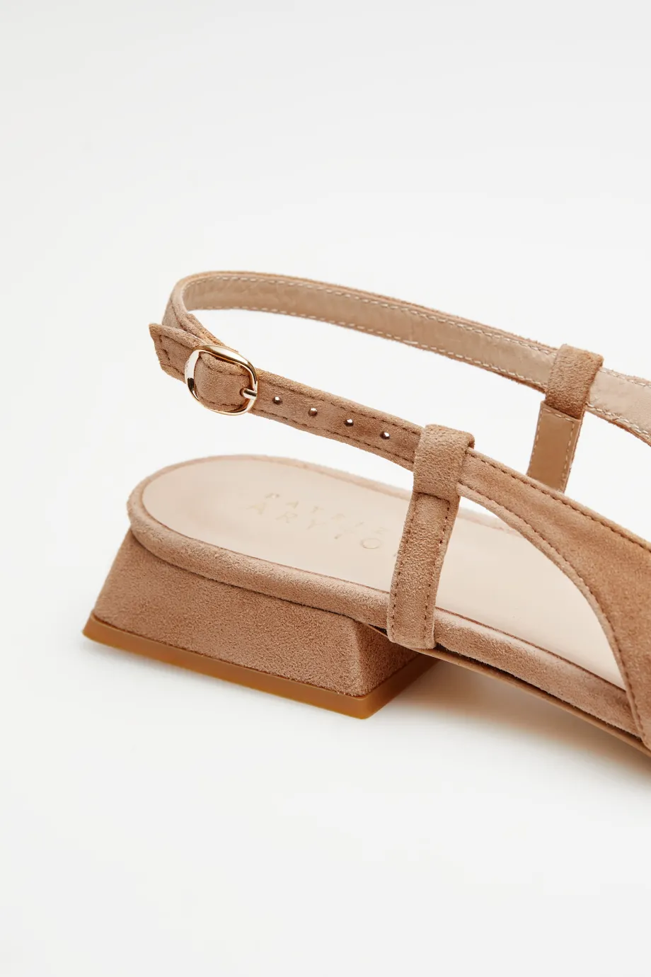Pantofi bej cu toc deschis Pantofi bej cu toc deschis