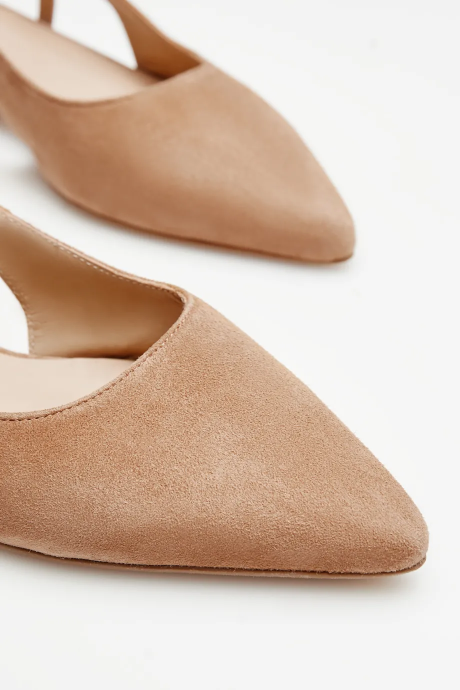 Pantofi bej cu toc deschis Pantofi bej cu toc deschis