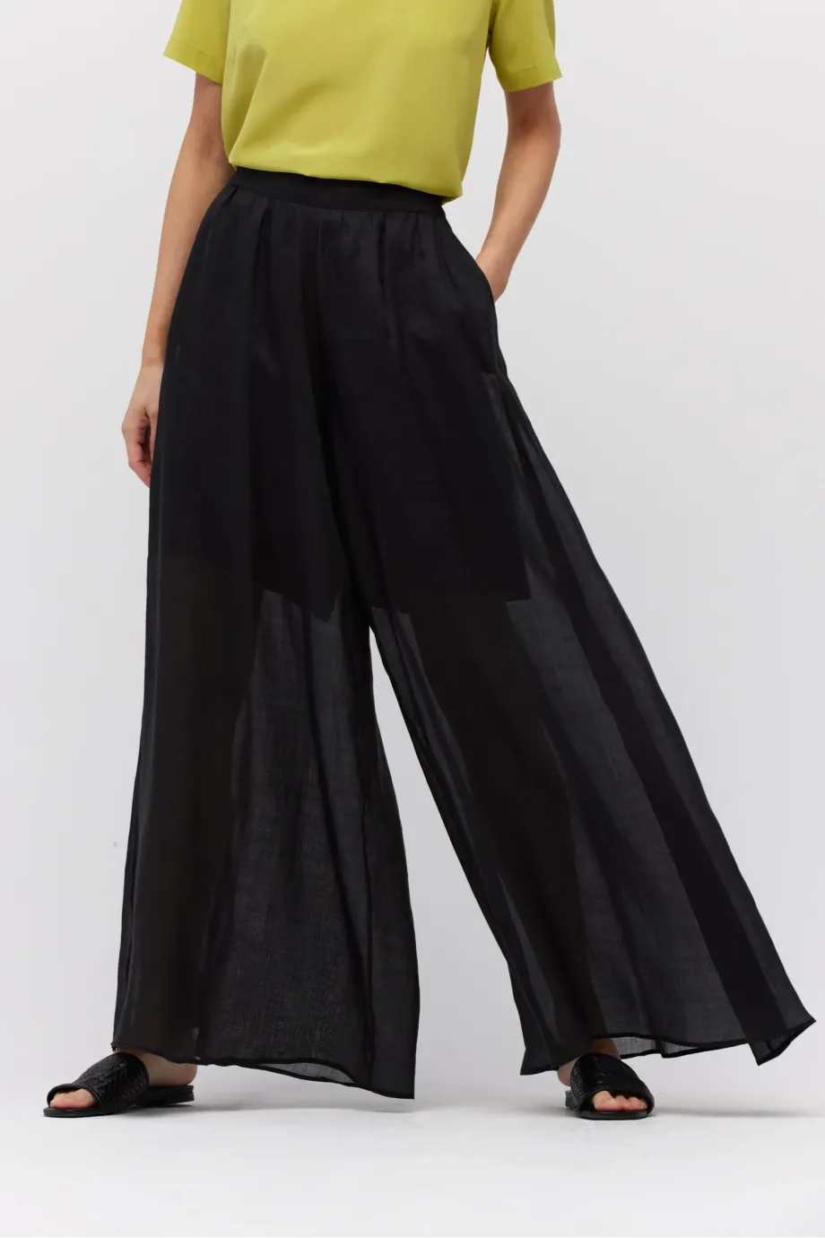 Pantaloni negri cu picioare largi Pantaloni negri cu picioare largi