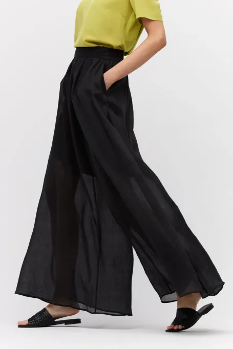 Pantaloni negri cu picioare largi
