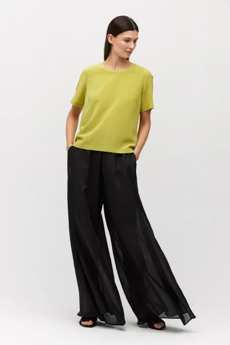 Pantaloni negri cu picioare largi