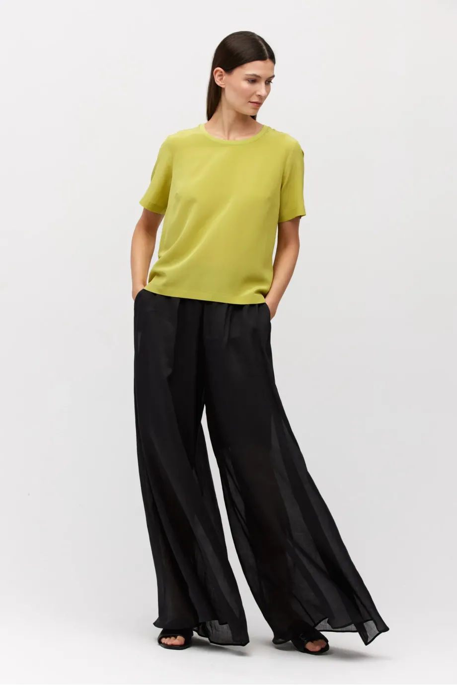 Pantaloni negri cu picioare largi Pantaloni negri cu picioare largi