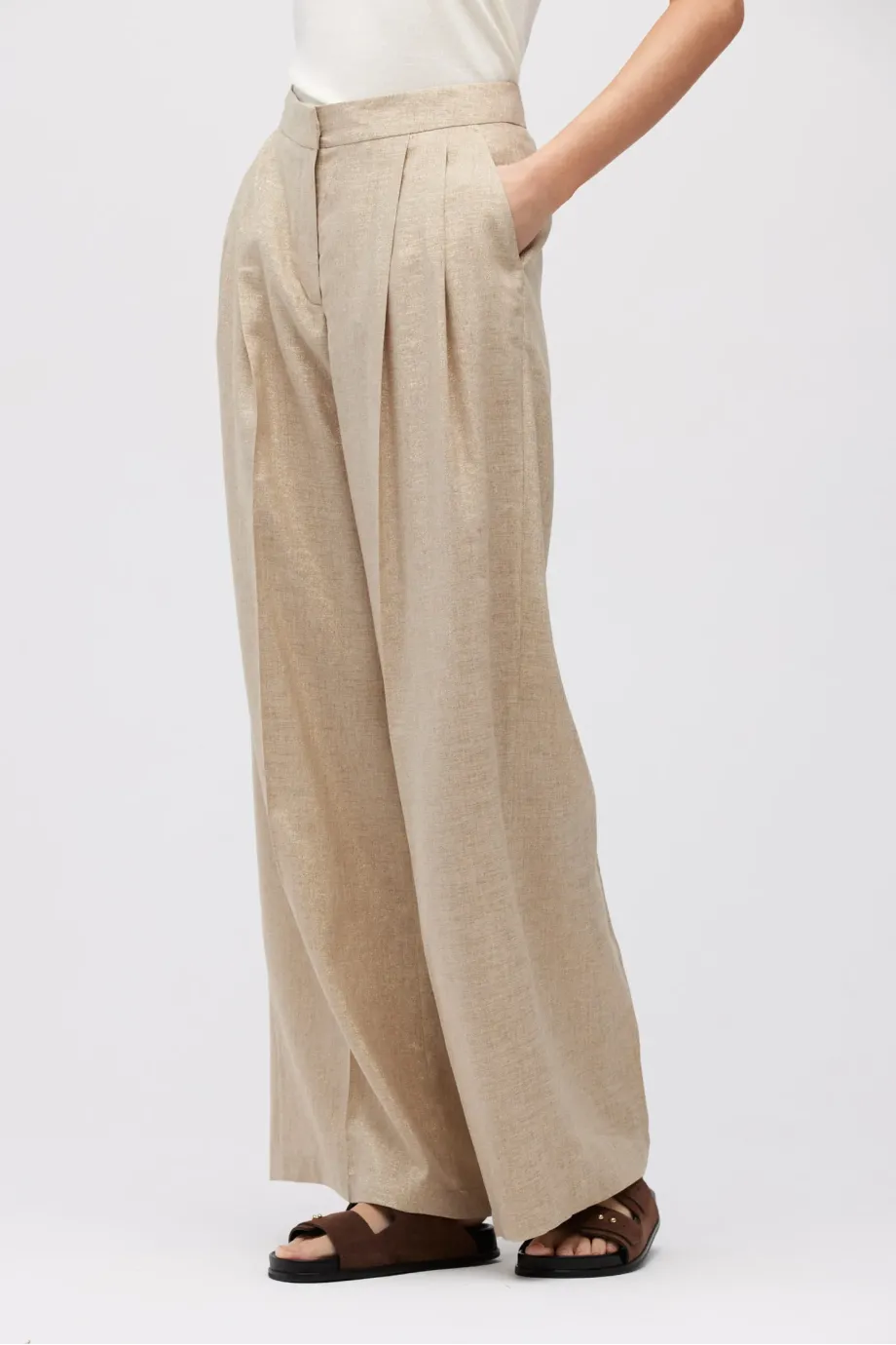 Pantaloni bej din in Pantaloni bej din in