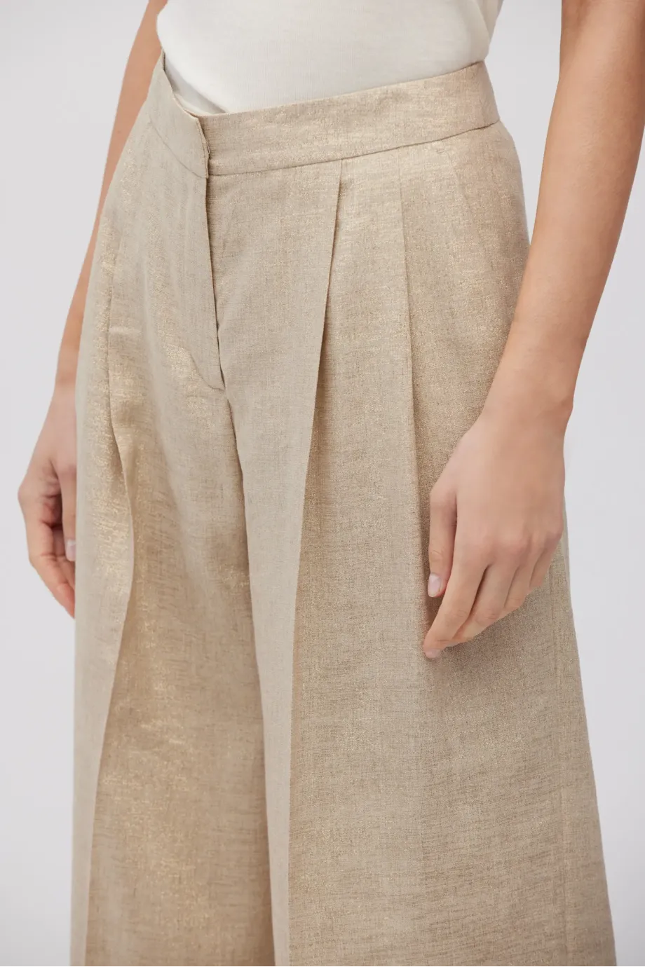 Pantaloni bej din in Pantaloni bej din in