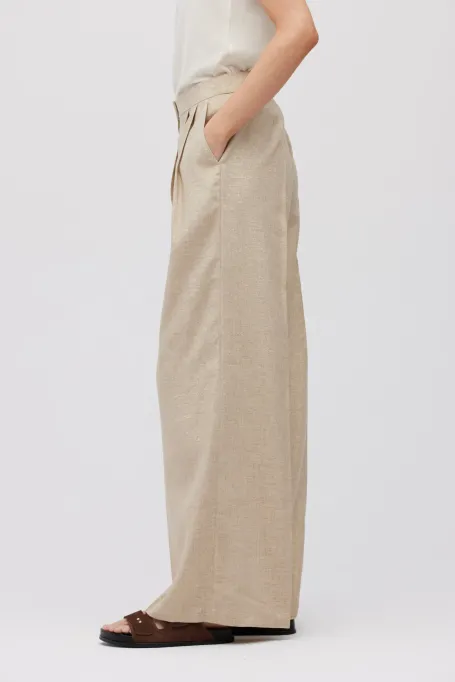 Pantaloni bej din in Pantaloni bej din in