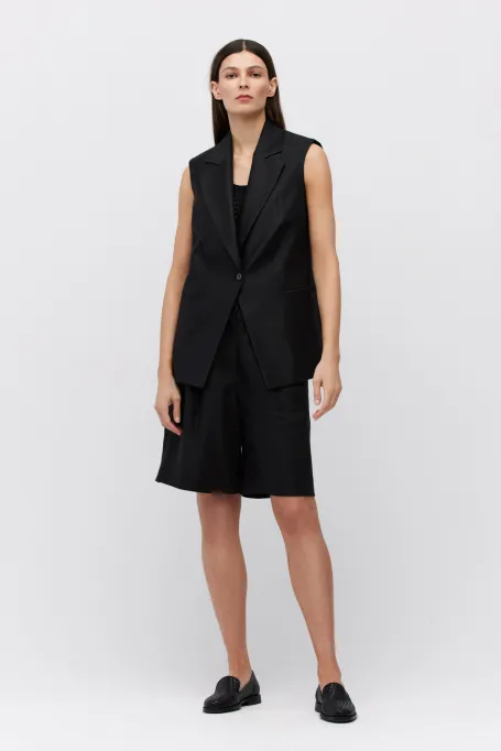 Vesta neagra din in
