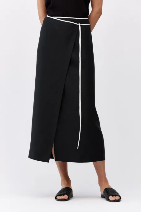 Fusta de in neagra cu cravata