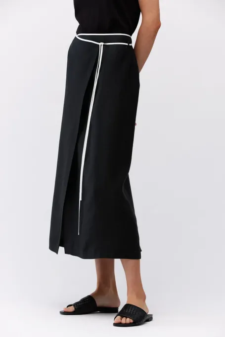 Fusta de in neagra cu cravata