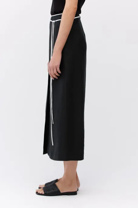 Fusta de in neagra cu cravata Fusta de in neagra cu cravata