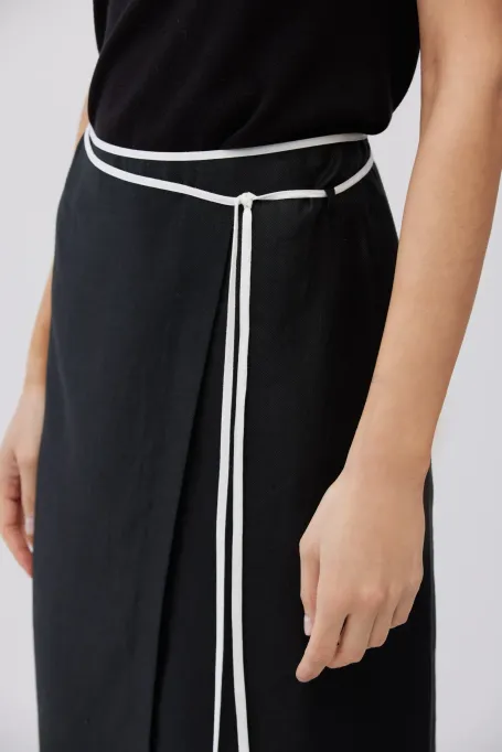 Fusta de in neagra cu cravata Fusta de in neagra cu cravata