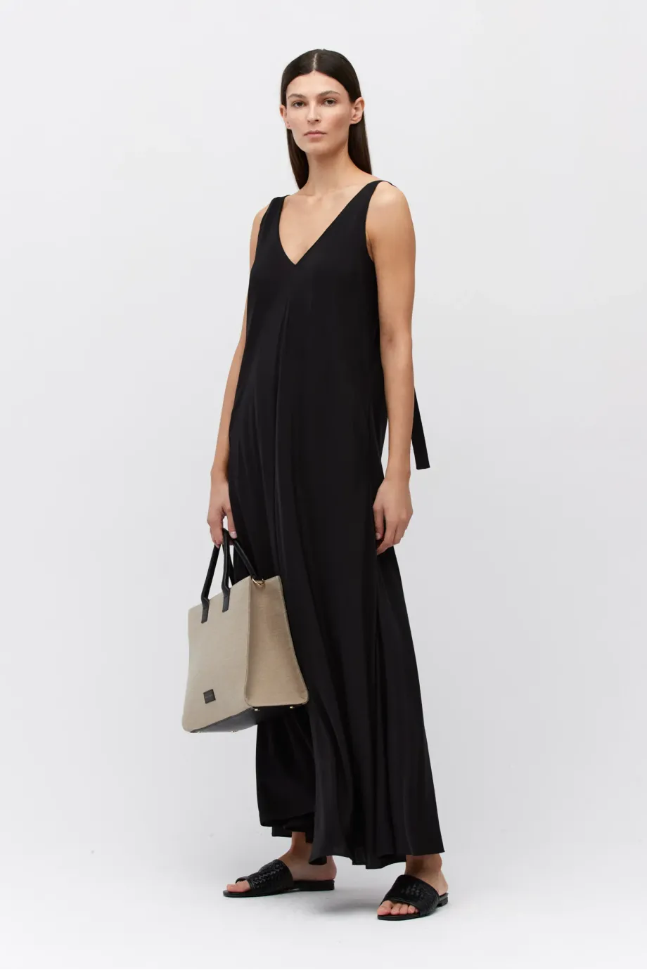 Rochie maxi neagră din mătase, în formă de trapez Rochie maxi neagră din mătase, în formă de trapez