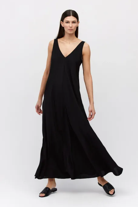 Rochie maxi neagră din mătase, în formă de trapez