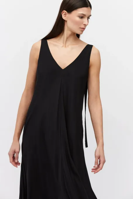 Rochie maxi neagră din mătase, în formă de trapez Rochie maxi neagră din mătase, în formă de trapez